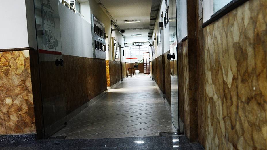 Corredor do presídio decorado com filtro de papel para café
