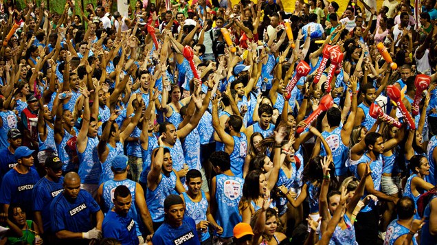 Festa de Carnaval no Circuito Barra-Ondina em Salvador, nesta quinta-feira (27)