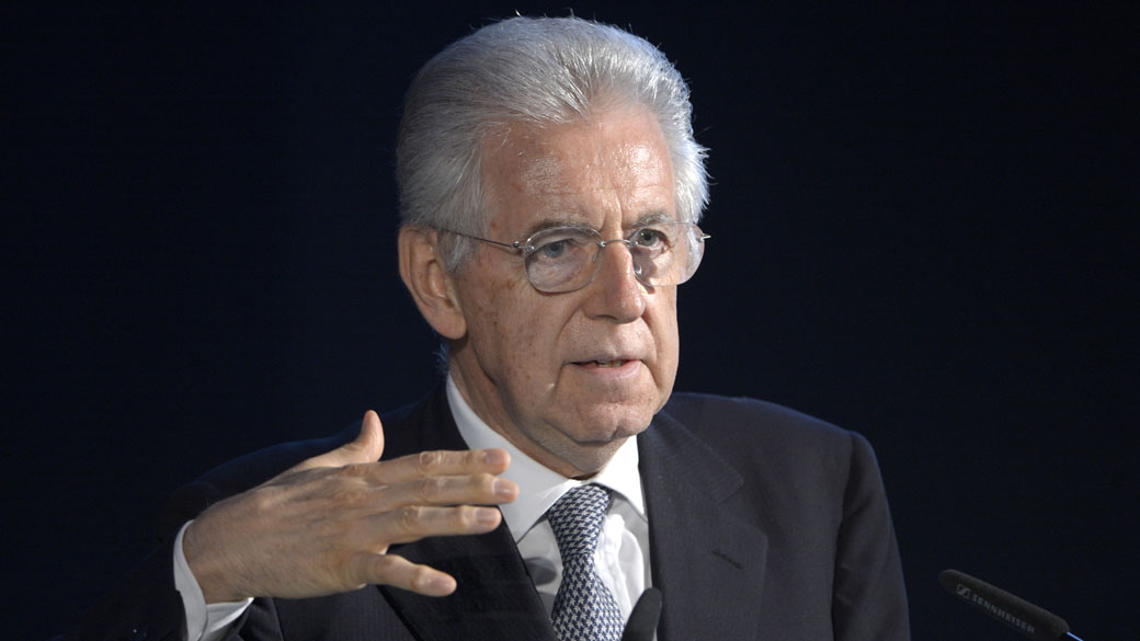 Monti avaliou positivamente que a zona do euro tenha concordado em não recorrer à troika