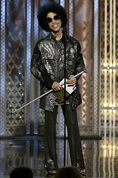 Prince durante 72ª edição do Globo de Ouro, prêmio da associação de correspondentes de Hollywood que elege os melhores do cinema e da TV, em Los Angeles, nos EUA