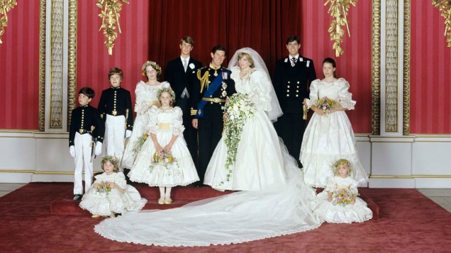 Charles e Diana tiram foto no Palácio Buckingham em Londres, 29 de julho de 1981