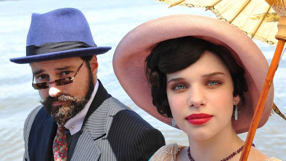Príncipe Sandra (Emilio Orciollo) e Anabela (Bruna Linzmeyer), de Gabriela