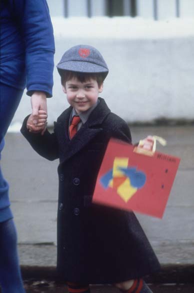 Aos 4 anos, no seu primeiro dia na escola Wetherby, Londres, em janeiro de 1987
