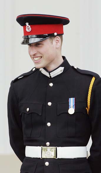 Logo após participar de um desfile da Real Academia Militar de Sandhurst, Inglaterra, aos 23 anos, em abril de 2006