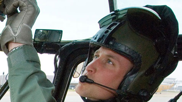 Príncipe William é piloto de helicóptero da RAF