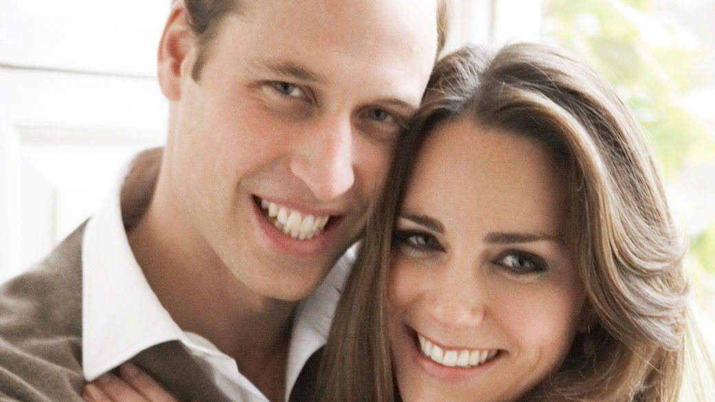 Príncipe William e Kate Middleton divulgam foto oficial do noivado