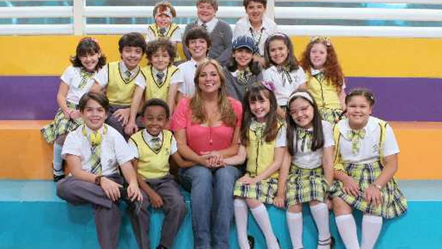 Gabriela Rivero com o elenco infantil de Carrossel