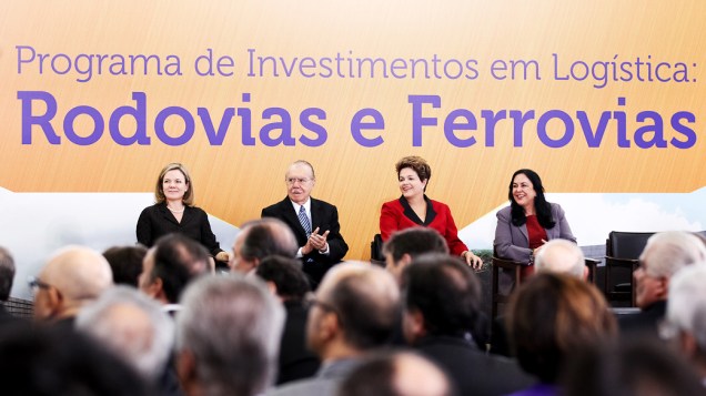 Presidente Dilma Rousseff durante cerimônia de anúncio do Programa de Concessões de Rodovias e Ferrovias no Palácio do Planalto