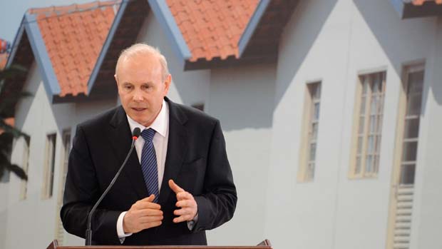 Guido Mantega na cerimônia da milionésima casa contratada pelo Minha Casa Minha Vida