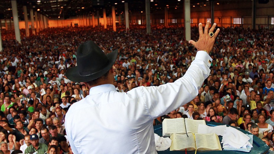 O líder da Igreja Mundial do Poder de Deus, Valdemiro Santiago inaugura templo, a Cidade Mundial, com capacidade para receber 150 mil fieis