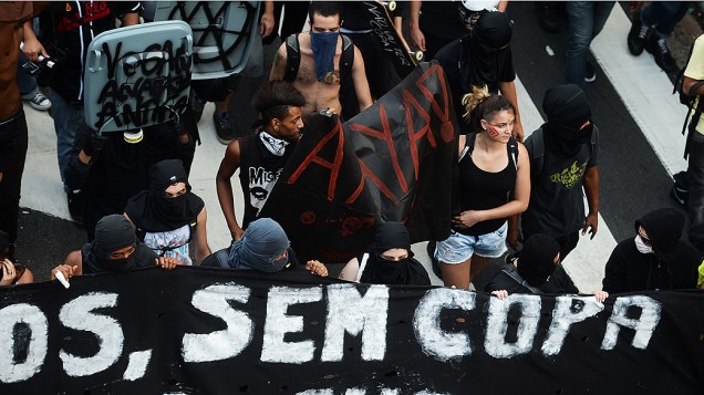 Black Block no protesto contra a Copa, na Avenida Paulista