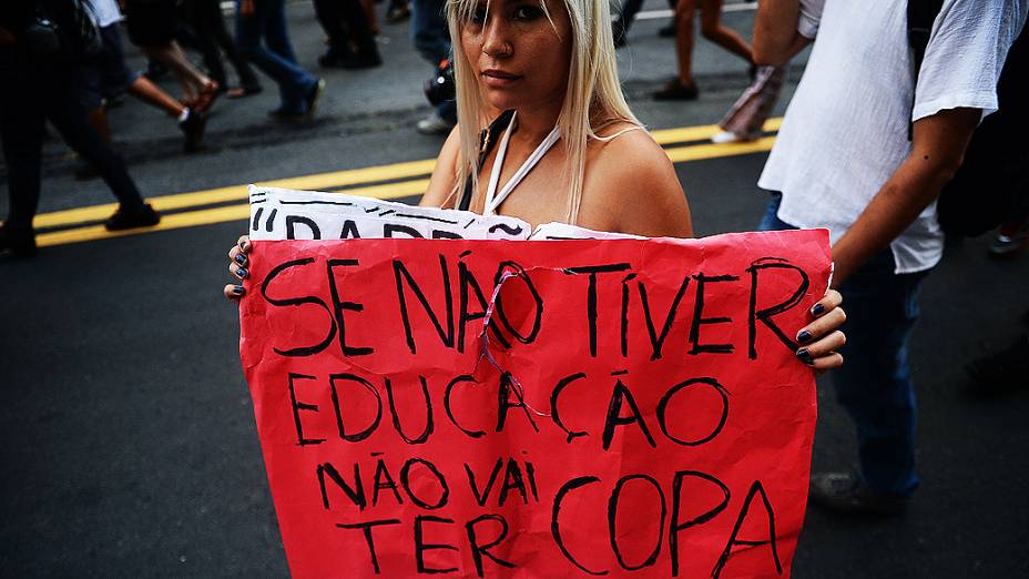 Protesto contra a Copa na Avenida Paulista, em São Paulo