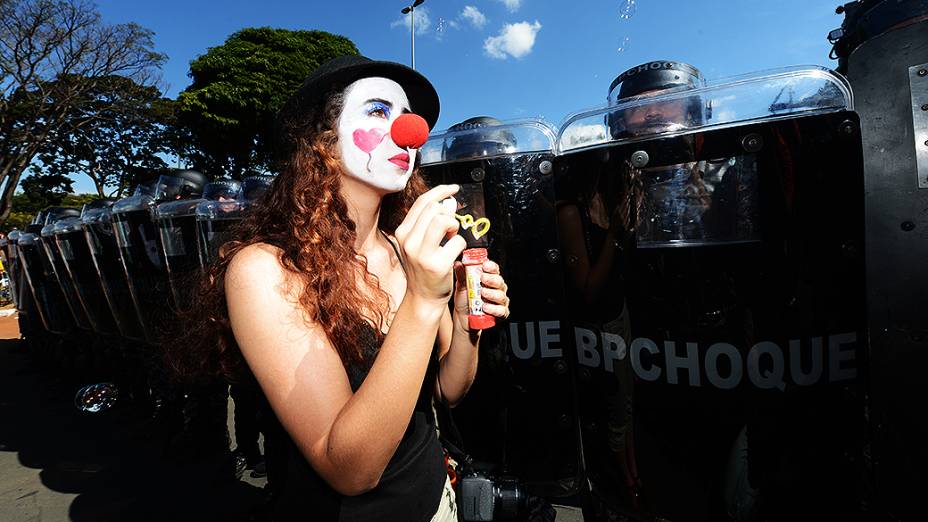 Manifestantes durante protesto nos aredores do estádio Mané Garrincha, em Brasília