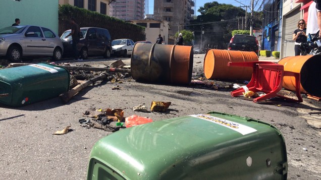 Destruição no bairro do Carrão durante ato contra a Copa do Mundo em São Paulo
