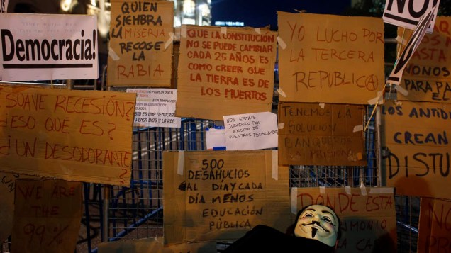 Cartazes em frente ao partamento espanhol
