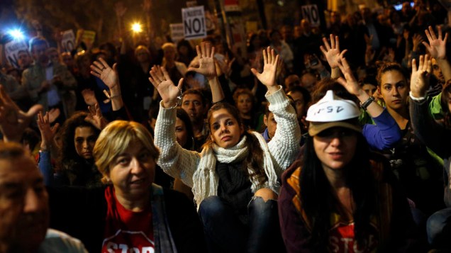 Protestos diante do Parlamento da Espanha, em Madri