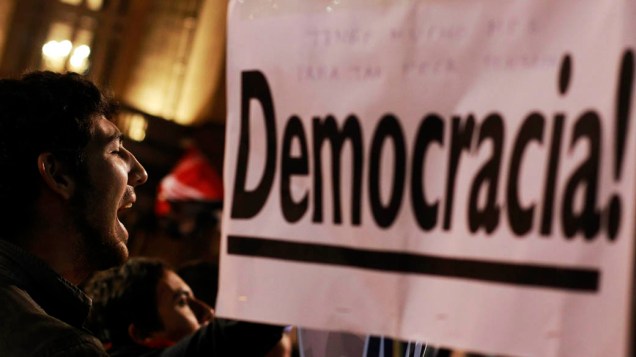 Protestos diante do Parlamento da Espanha, em Madri