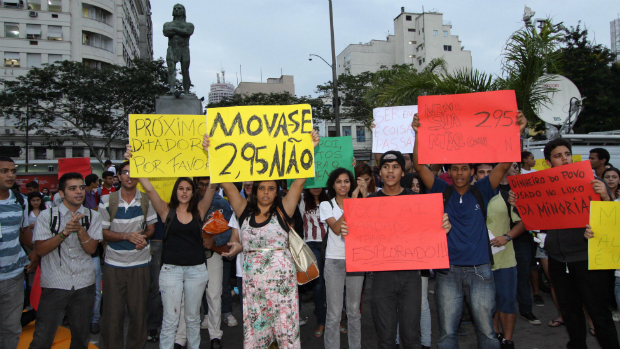 Manifestação contra aumento de passagens em Niterói