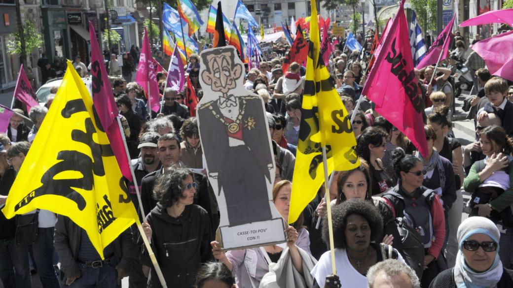 Manifestação dos sindicatos em Paris: antes da eleição, governo de Sarkozy na mira