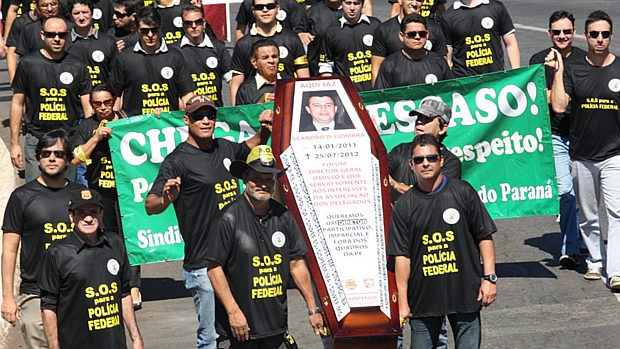 Em protesto realizado em julho, policiais federais fizeram enterro simbólico do diretor da PF, Leandro Daiello