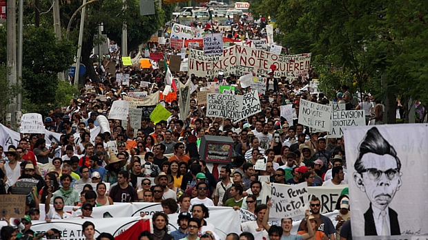 Manifestação contra Peña Nieto e manipulação da cobertura eleitoral tomou as ruas da Cidade do México