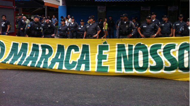 Protesto na Tijuca: em caminhada pacífica neste domingo (30/6), manifestantes pedem fim da privatização do Maracanã