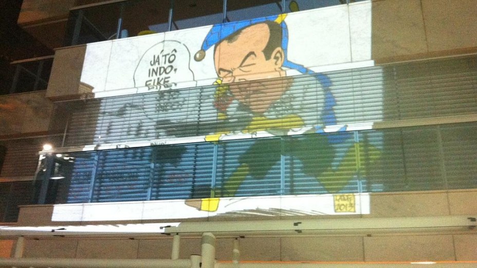 Protesto no Rio: imagens anti-Cabral são projetadas em prédio vizinho nesta quarta (17/7)