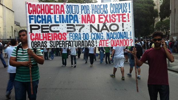 Protesto no Rio: manifestantes lembram Cachoeira e Renan Calheiros