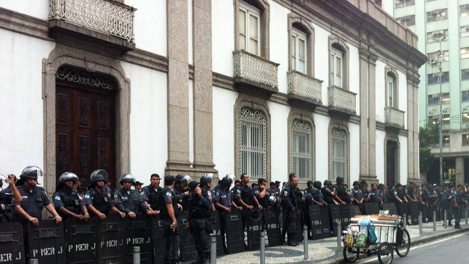Protesto no Rio: PM reforça segurança na Candelária para protesto nesta quinta (27/6)