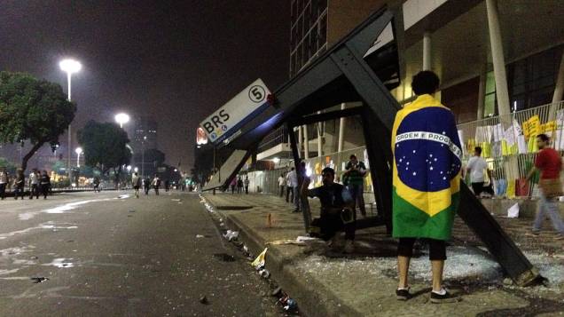 Protesto no Rio: pontos de ônibus foram depredados no Centro