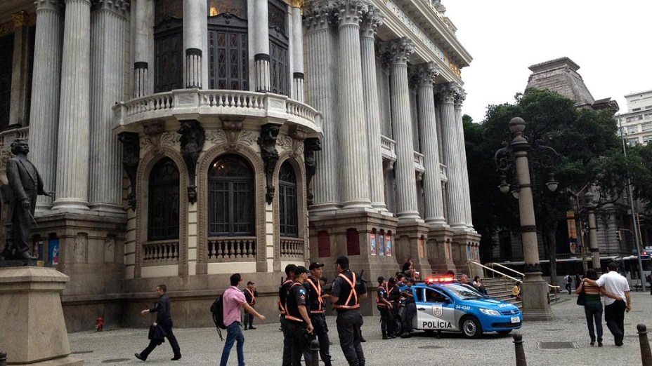 Protesto no Rio: Theatro Municipal, na Cinelândia, têm sefurança reforçada nesta segunda (24/6), dia de novo protesto no Centro