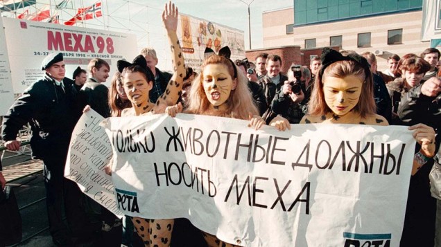 Ativistas protestam contra a crueldade animal em Moscou, Rússia