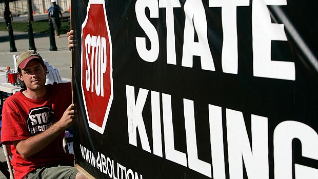 Manifestante protesta contra a pena de morte em Washington