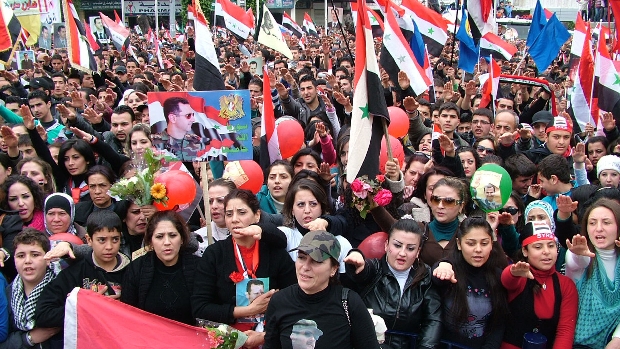 Manifestação pró-Assad foi realizada nesta terça-feira em Lataquia, onde fica o principal porto da Síria