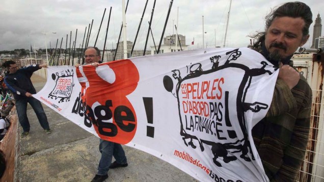Manifestantes protestam contra reunião do G8 em Le Havre, França