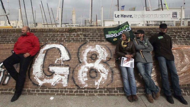 Manifestantes protestam contra reunião do G8 em Le Havre, França