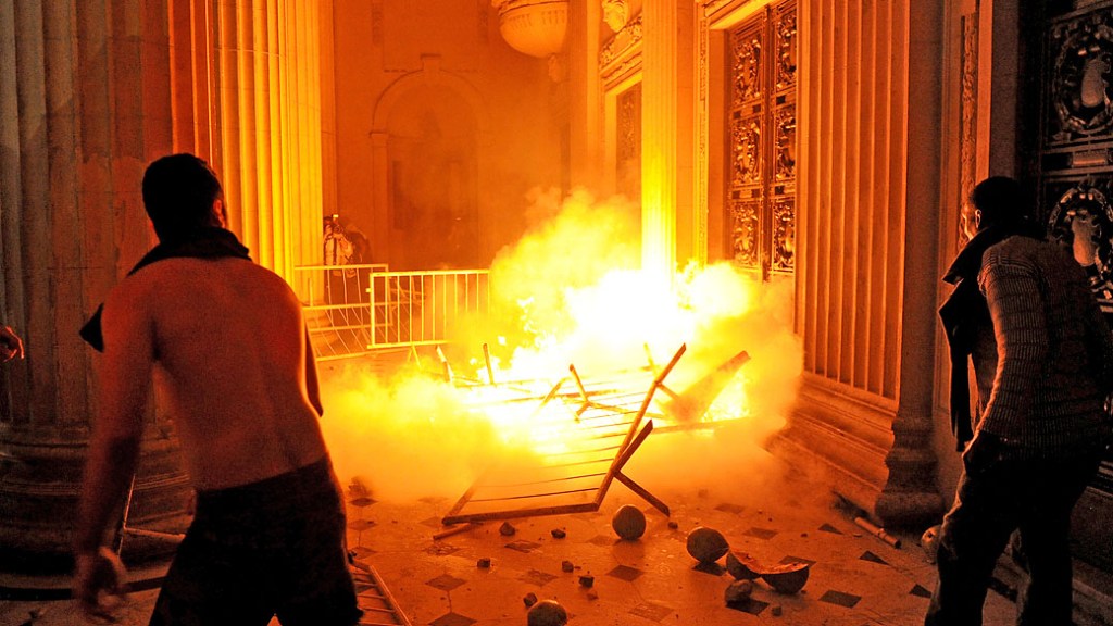 Manifestantes tentam tomar o Palácio Tiradentes, Assembléia Legislativa (Alerj) Rio de Janeiro, durante um protesto