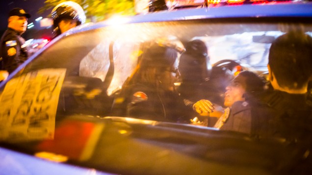 Manifestantes presos durante protesto no Rio de Janeiro