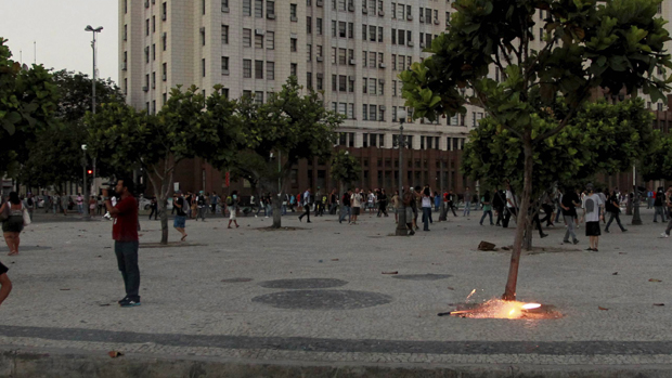 No Rio de Janeiro, protesto contra aumento das passagens do transporte público