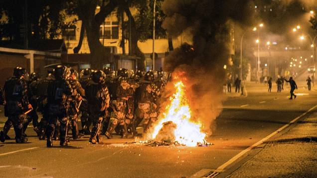 Manifestantes entraram em confronto com a polícia perto do Palácio Guanabara, no Rio