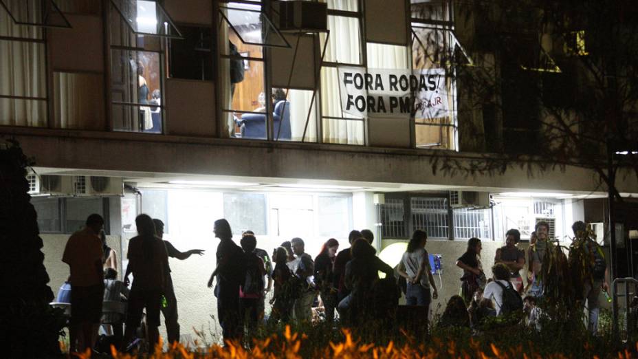 Protesto de estudantes da USP após três alunos serem presos por fumarem maconha