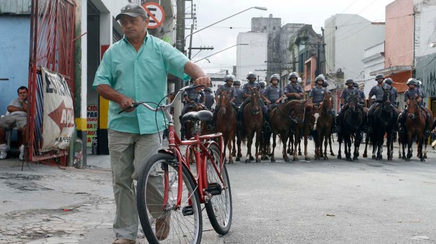 Policiais durante manifestação de camelôs no centro de São Paulo