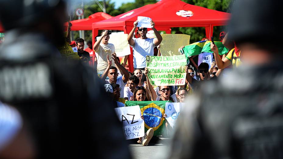 Protesto antes de jogo da seleção em Fortaleza, na Copa das Confederações