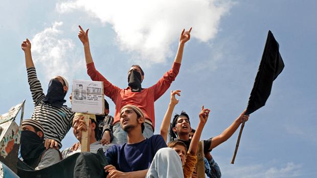 Protestos na Caxemira contra forças indianas