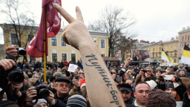 Manifestantes vão as ruas para protestos sem precedentes na Rússia desde que o Primeiro Ministro Vladimir Putin chegou ao poder, em 2000 - 10/12/2011