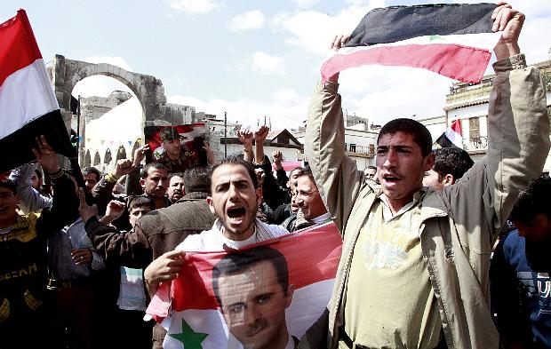 Manifestantes ocupam o centro de Damaco, na Síria 27/03/2011