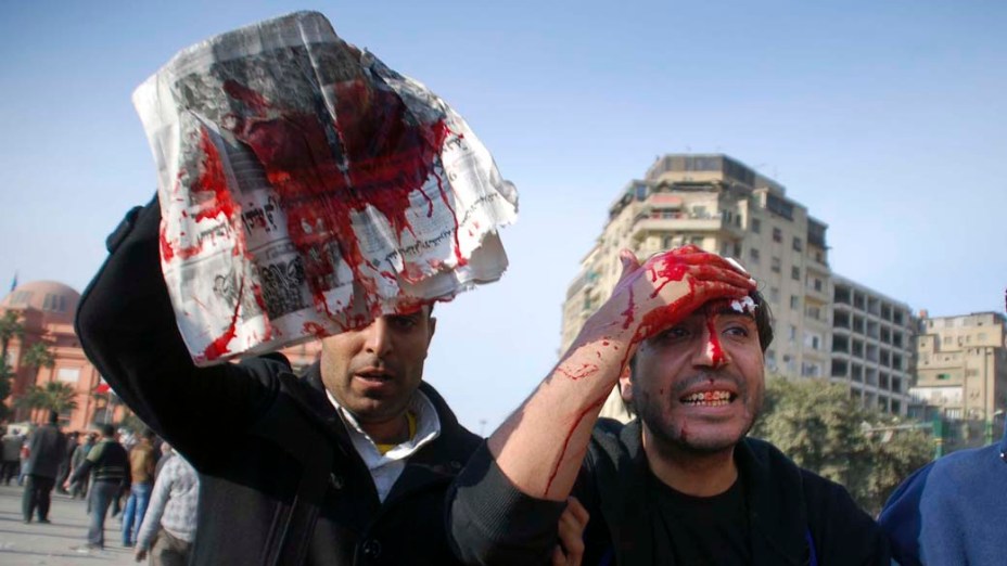 Durante protesto contra Hosni Mubarak, manifestantes foram agredidos por simpatizantes do ex-ditador