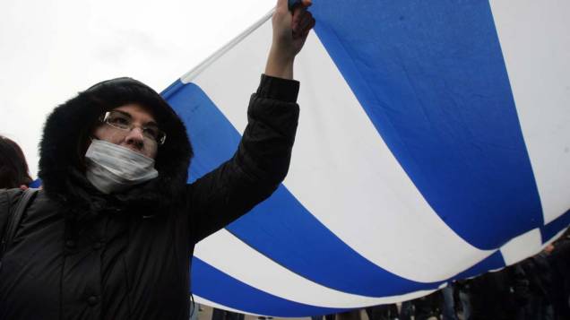 Manifestante em protesto durante greve de 48 horas em Atenas, Grécia