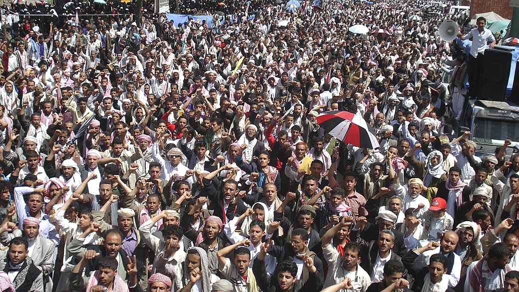 Protestos contra o governo na região central da cidade de Ibb, no Iêmen