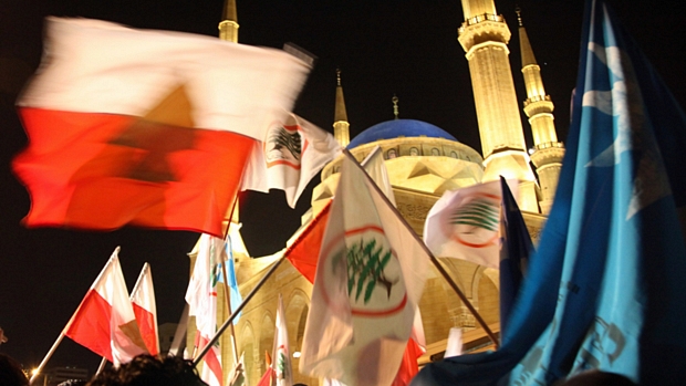 Defensores do bloco 14 de Março protestam em favor de Hariri em Beirute